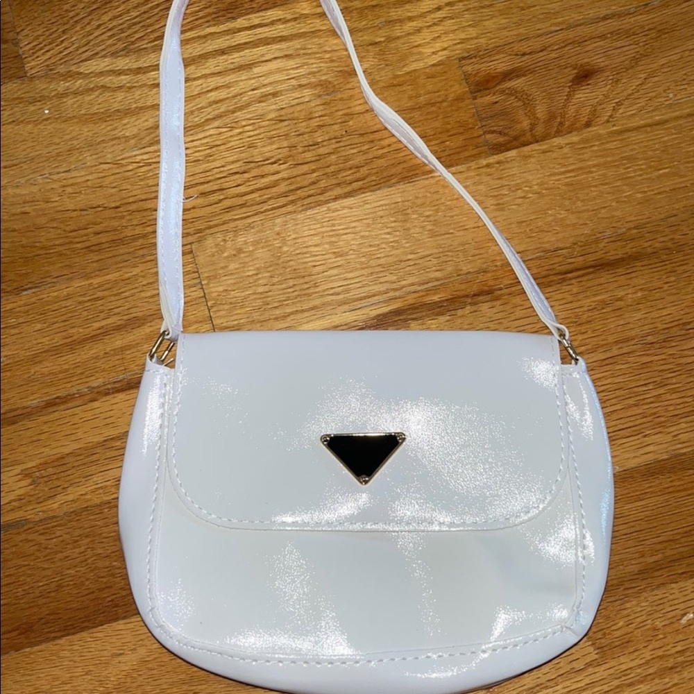 White shoulder bag